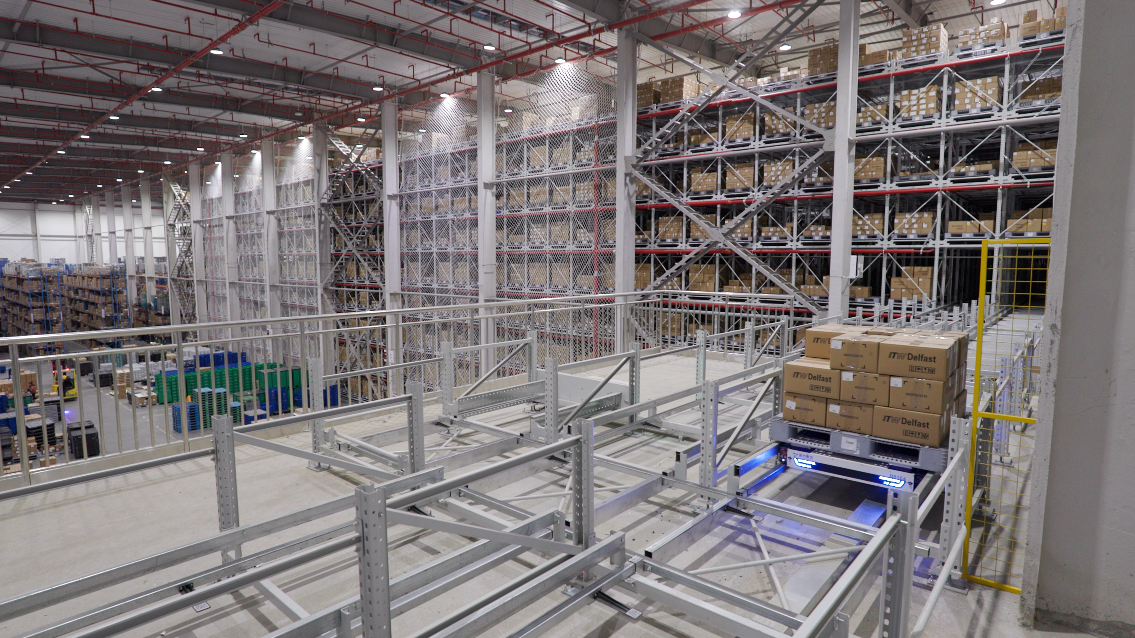 ITW four-way shuttle with a full view of the high-bay warehouse