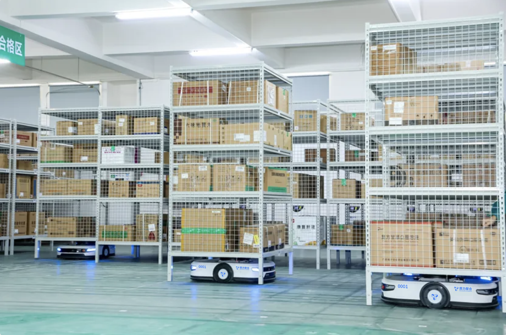 AMR robots in the logistics center